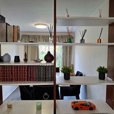 Nicely Decorated 3 Bedroom House Near Heathrow, London Staines-upon-Thames Εξωτερικό φωτογραφία