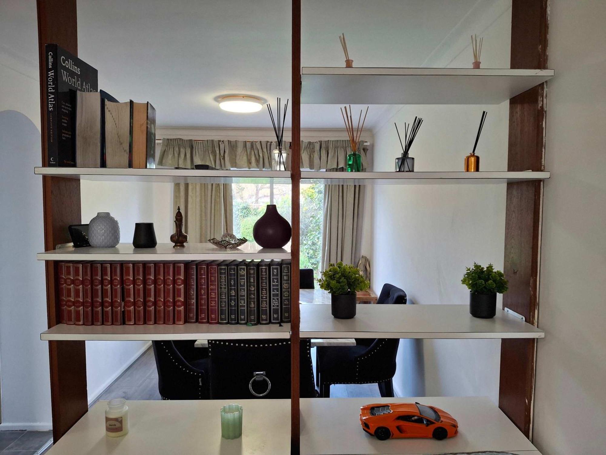 Nicely Decorated 3 Bedroom House Near Heathrow, London Staines-upon-Thames Εξωτερικό φωτογραφία