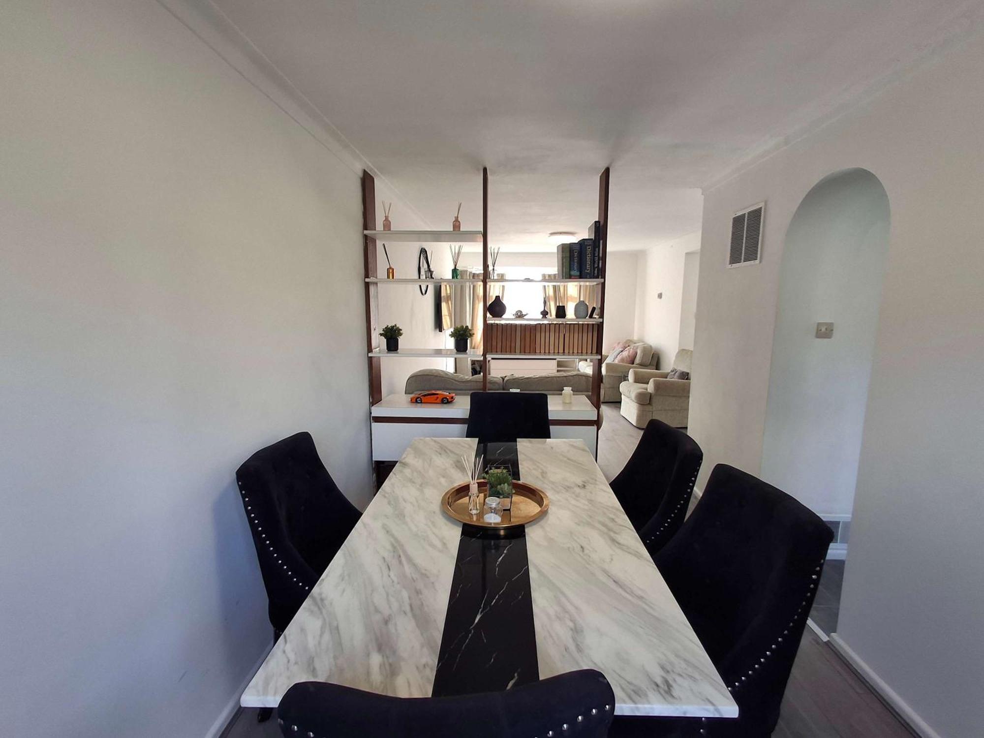 Nicely Decorated 3 Bedroom House Near Heathrow, London Staines-upon-Thames Εξωτερικό φωτογραφία